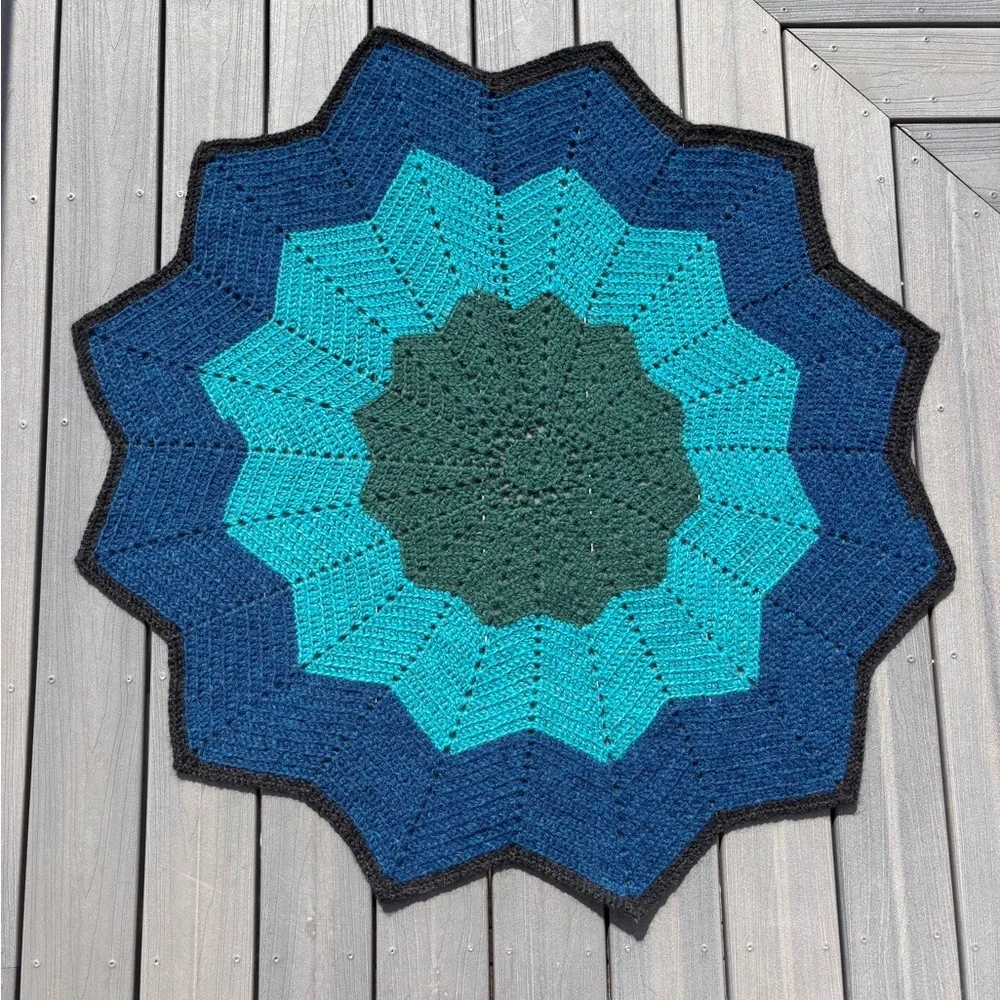 Starburst Crochet Round Blanket in Forest Green, Teal & Deep Blue